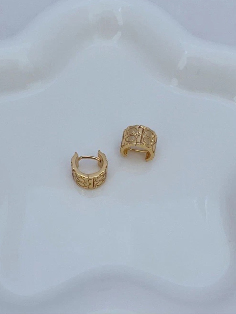 Coach Gold Tone Signature C Huggies Earrings Swarovski Rhinestone w/Dustbag NWT - Picture 7 of 7